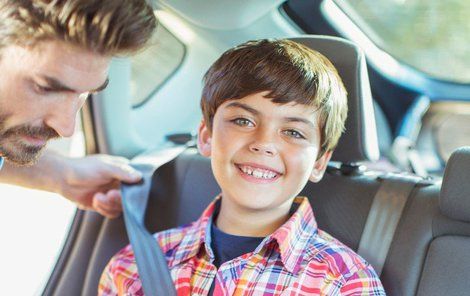 Bezpečnost nezanedbávejte, ani když vozíte dítě do školy autem.