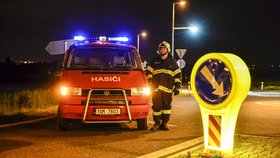 Nehoda u Kladna, zemřel muž v hořícím autě