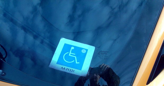 Invalida z Moravy bez auta nemůže existovat: Lékaři mu na něj ale nepřiznali příspěvek