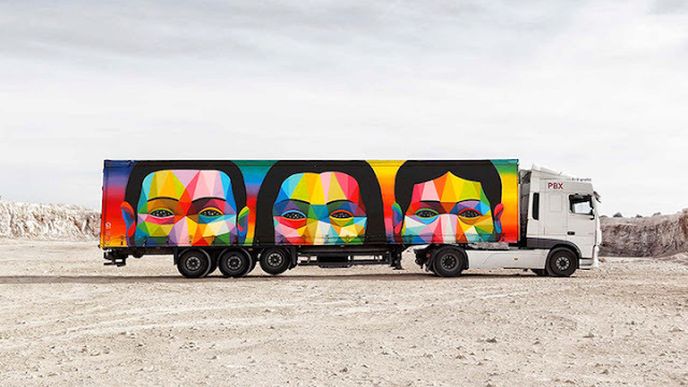 V rámci programu “Truck Art Project“ pomalovali španělští umělci celkem 100 autobusů