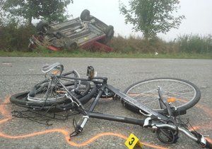 Nehoda u Čelákovic stála dva cyklisty život