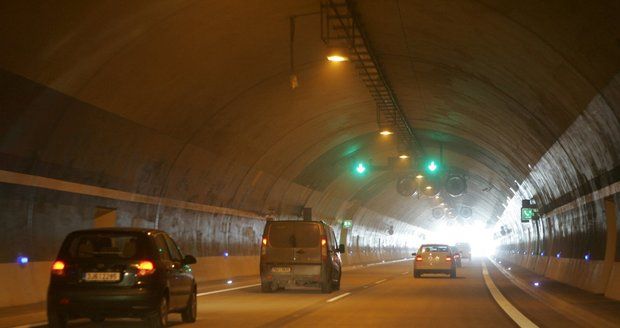 Lochkovský tunel po víkendu otevřeli. Testoval se tu kamerový systém