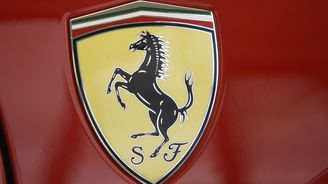 Ferrari je pro boháče stále modlou, tržby italské automobilky rostly o desetinu