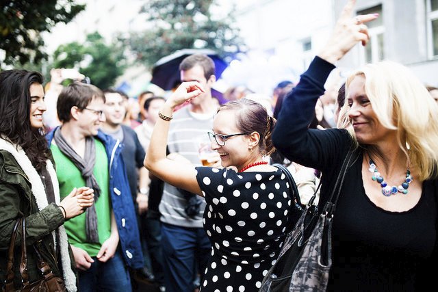 V loňském roce se „sousedský“ festival skutečně vydařil. Letos ožije Praha na 59 místech (foto z loňska).