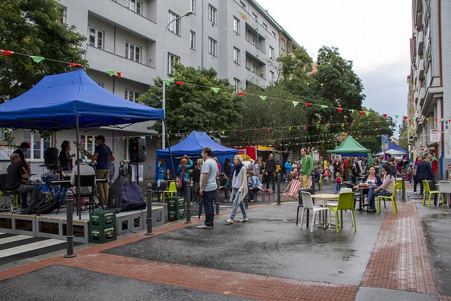 V loňském roce se „sousedský“ festival skutečně vydařil. Letos ožije Praha na 59 místech (foto z loňska).