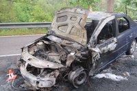 Bilance nehod v Česku: Dva mrtví motorkáři a vybuchlý sporťák