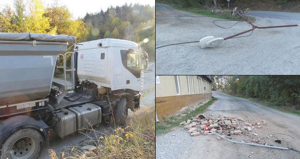 Řidič nákladního auta zapomněl sklopit korbu, když vyjížděl z kamenolomu, strhl dráty elektrického vedení, sloup i komín.