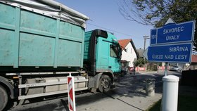 Státy EU dovolují na jeden kamion v průměru 42 tun. Kamiony jsou podle Ťoka jednou z hlavních příčin špatného stavu tuzemských vozovek