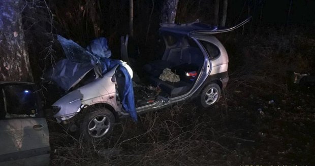 Chlapec (14) sebral matce klíčky, svezl kamarády a boural.