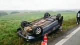 Mladý řidič (20) havaroval na Zlínsku s autem plným lidí: Zahynul při tom chlapec