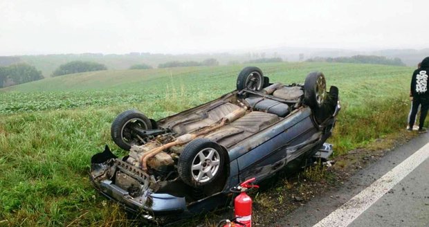 Jedna žena zemřela po srážce dvou osobních aut na Písecku. (ilustrační foto)
