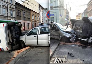 Těžká havárie strážníků v centru Plzně. Jeli k zásahu, sestřelili auto matky s dítětem (12).