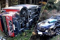 Děsivá nehoda od Plzně: Řidič Mercedesu vytlačil náklaďák a sám havaroval