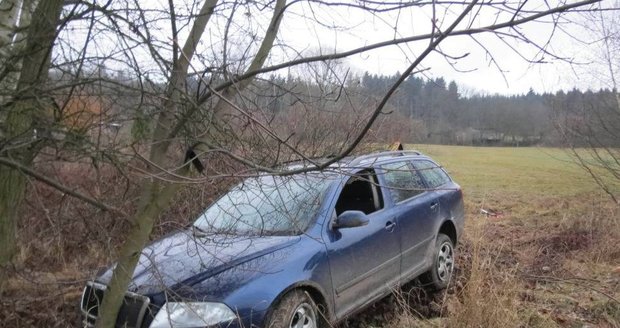 Tímhle autem bez RZ ujížděl policistům muž se zákazem řízení.