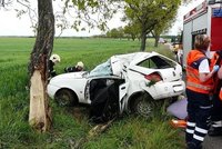 Tragické nehody: Mladá řidička (†18) sjela ze silnice a zemřela! Zahynul i motorkář