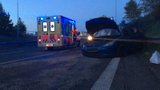 Vážná nehoda v Praze: Cizinec převrátil auto několikrát přes střechu