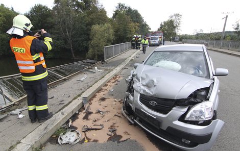 Dopravní nehoda kvůli letním gumám se vám může šeredně nevyplatit.