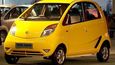 Vůz: Tata Nano, rok uvedení na trh: 2008. BusinessWeek přiznává, že vzhled nebyl pro Tatu Nano prioritou, ale ošklivá kvůli tomu být přece nemusela. Vzhled kombinující vejce s orlem krásný rozhodně není...