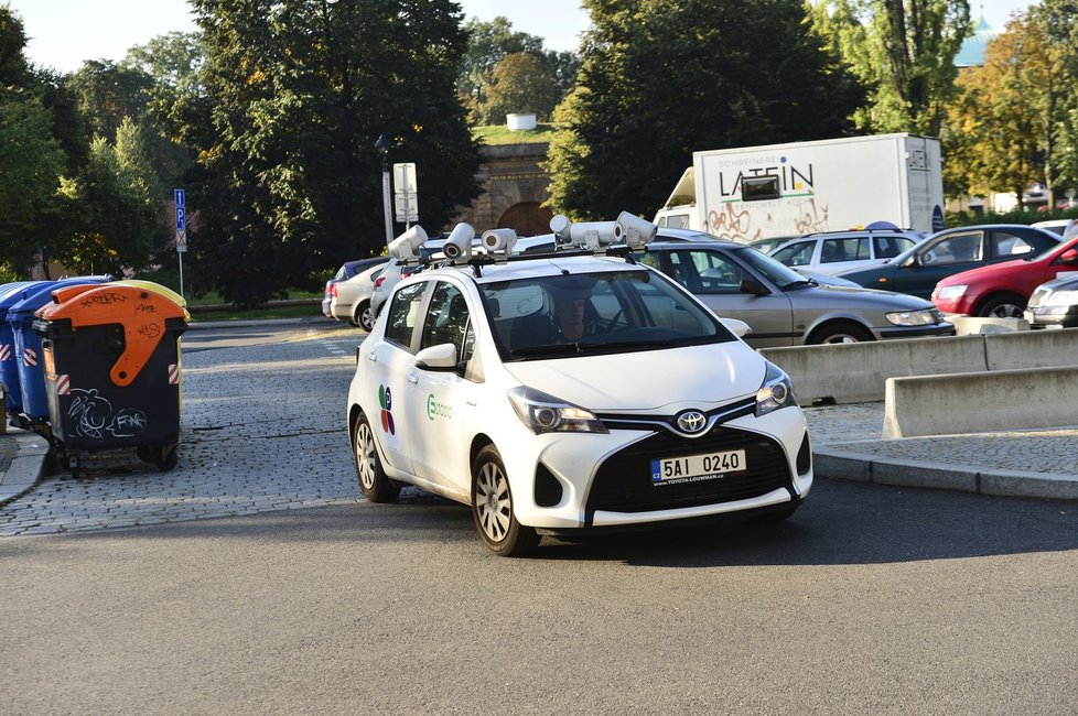 Monitorovací automobil v akci.