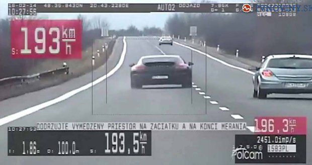 Porsche se řítilo rychlostí 193 km/h: Policisty překvapilo, kdo ho řídil