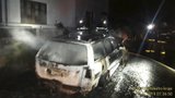 Neznámý žhář podpálil naschvál volkswagen: Majiteli zůstal vrak a škoda 90 tisíc