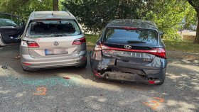Řidička v Mělníku najela do šesti zaparkovaných aut