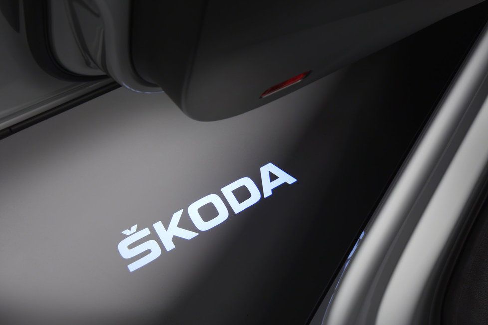 Ve Stockholmu představila ve čtvrtek 18. května česká automobilka Škoda Auto svůj nejnovější model, menší SUV Škoda Karoq.