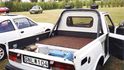 A nadto nabízíme i pohled na motor, ložnou plochu a opět zachovalou spodní polovinu zadních dveří. A nadto nabízíme i pohled na motor, ložnou plochu a opět zachovalou spodní polovinu zadních dveří.