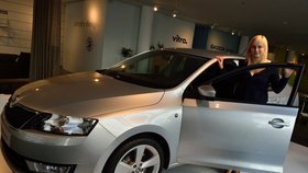 Prohlédnout si novou škodovku přišla včera do showroomu Vitra na Praze 8 i Alena Cyprisová.