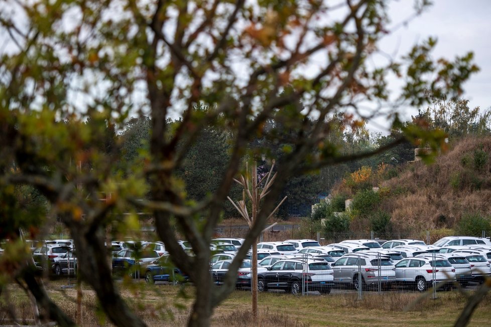 Automobilka Škoda zastavuje výrobu (19. 10. 2021).