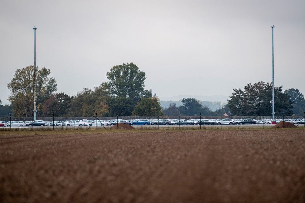 Automobilka Škoda zastavuje výrobu (19. 10. 2021).