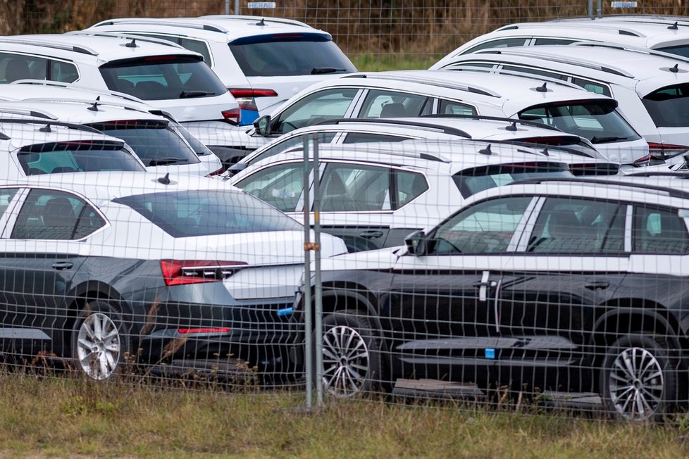 Automobilka Škoda zastavuje výrobu (19. 10. 2021).