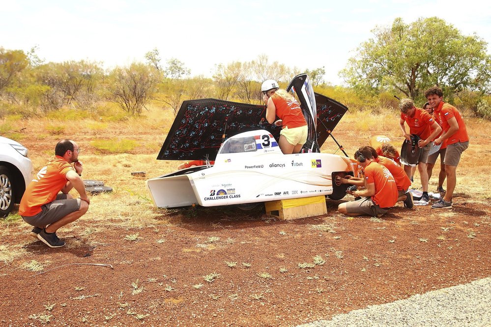 World Solar Challenge: Představte si projet celý světadíl v autě, které nepohání nic než solární energie