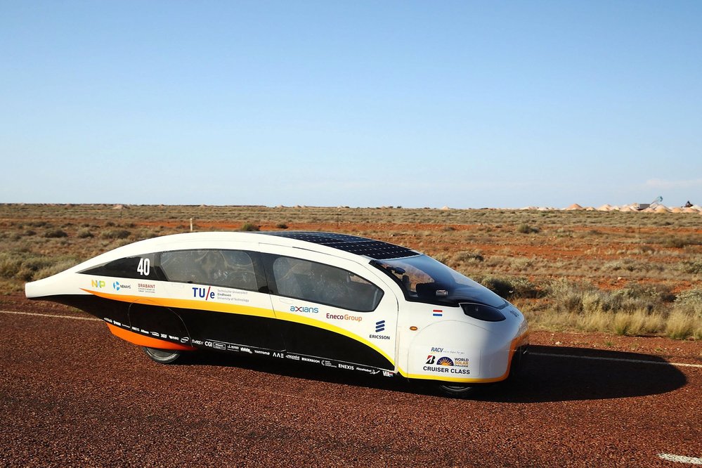 World Solar Challenge: Představte si projet celý světadíl v autě, které nepohání nic než solární energie