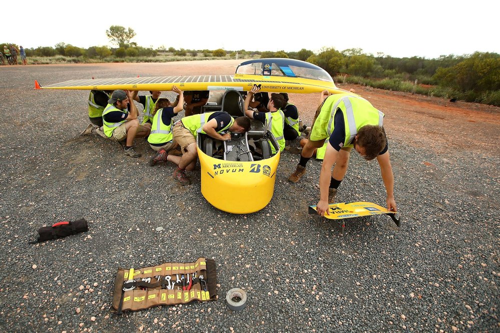 World Solar Challenge: Představte si projet celý světadíl v autě, které nepohání nic než solární energie