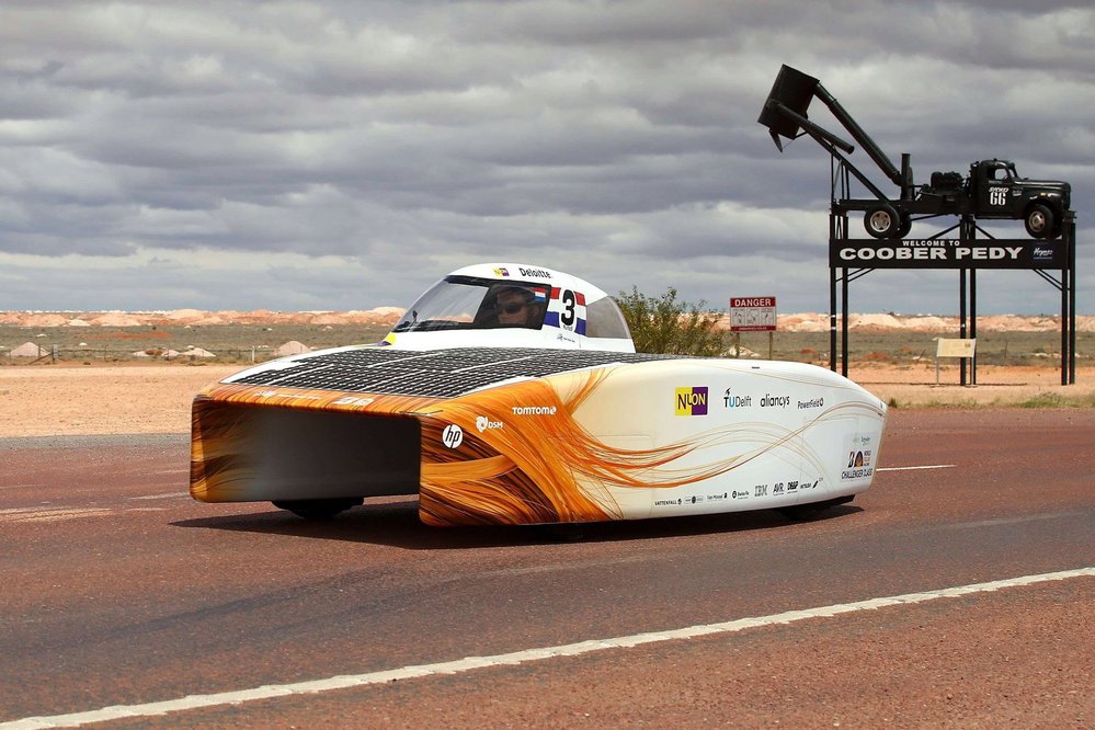 World Solar Challenge: Představte si projet celý světadíl v autě, které nepohání nic než solární energie