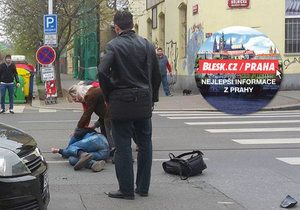 Auto na Maninách srazilo chodce.