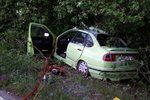 Nehoda u Štěpánova na Olomoucku: Auto narazilo do stromu, zraněny byly dvě ženy.