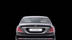 Dalším adeptem by mohl být i Mercedes S Guard.