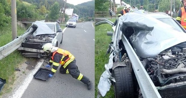 Hrozivá nehoda na Zlínsku: Audi se napíchlo na svodidla!