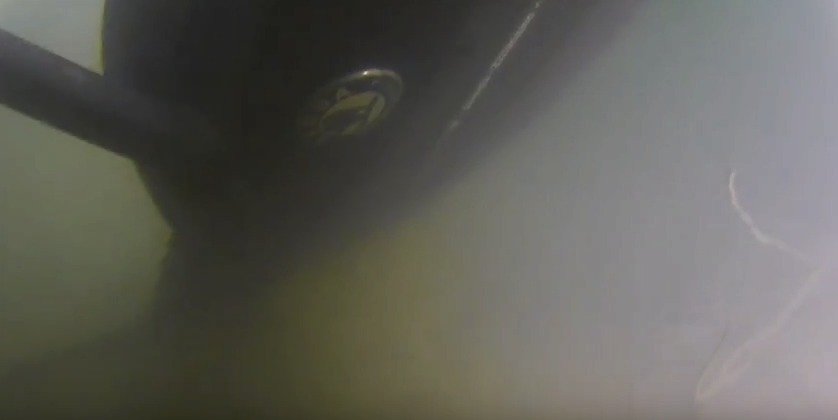 Potápěči objevili v lomu na Teplicku utopené auto: Je to už pátý vůz, asi ho zde ukryli zloději