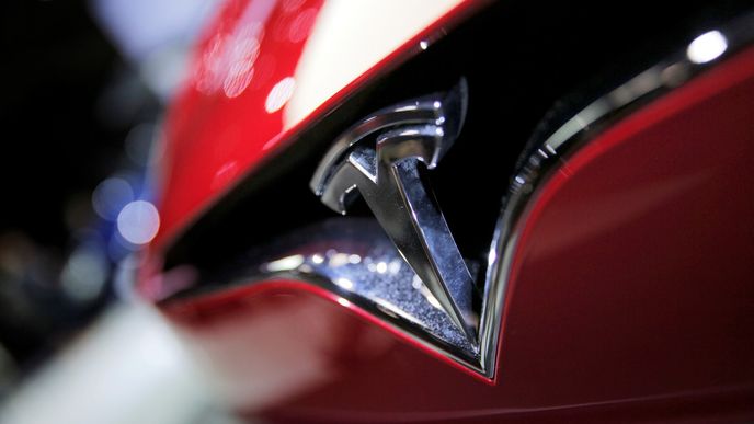 Výrobce auta Tesla vykázal rekordní ztrátu