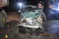 Bouračka felicie a traktoru s pěti zraněnými: Felicie při bouračce svítila, traktoristovi hrozí obvinění