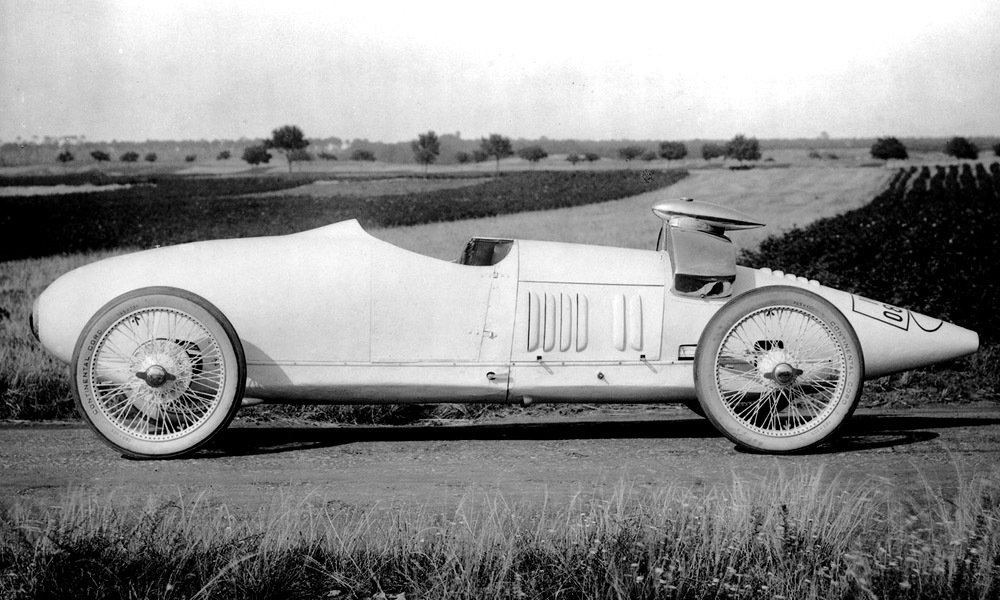 Porsche vycházel u svého projektu P-Wagen z aerodynamického závodního vozu Benz Tropfenwagen z roku 1923.