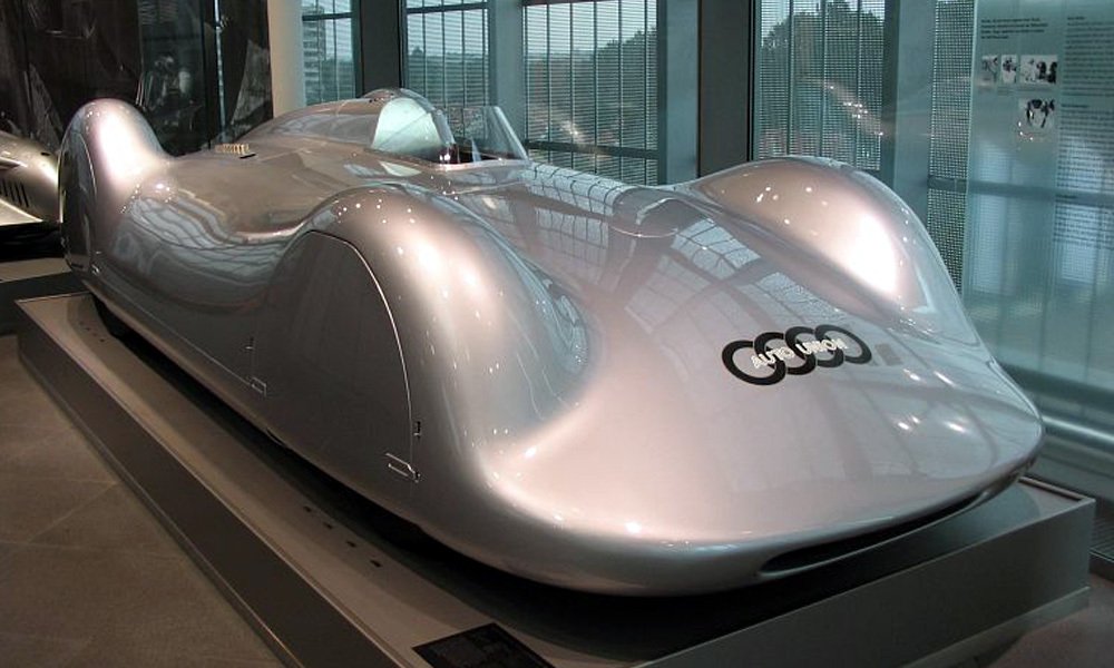 V roce 1937 postavil Auto Union dva aerodynamické závodní vozy typu C, nazvané Stromlinien-Rennwagen.