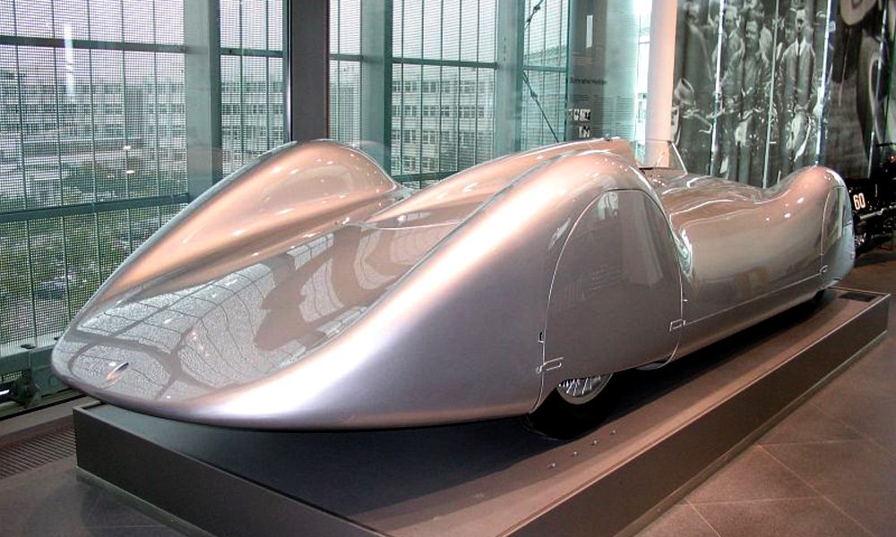 Bernd Rosemeyer překonal v lednu 1938 s tímto vozem rychlostní rekord, když dosáhl rychlost 407 km/h.