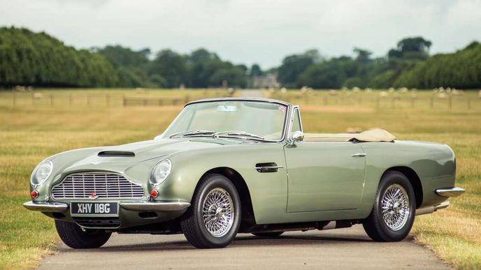 1968 Aston Martin DB6 Vantage Volante - Vydraženo za 1.5 milionu dolarů v roce 2015 (cena veškerých dalších aut bude z roku 2015)