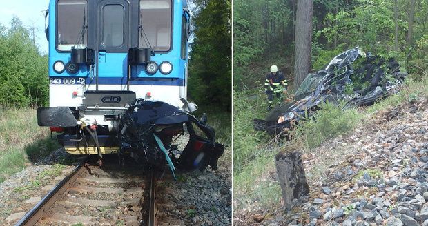 Vlak na Trutnovsku smetl osobní automobil. Řidička nepřežila