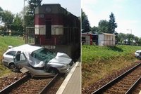 Vlak sešrotoval auto, táhl ho stovky metrů: Řidič byl bez šance!
