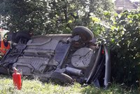 Nehoda na přejezdu bez závor: Rychlík smetl peugeot! Auto letělo vzduchem